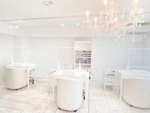 ネイルサロン イズ(NAIL SALON iS)(東京都渋谷区恵比寿西1-2エビスマンション310)