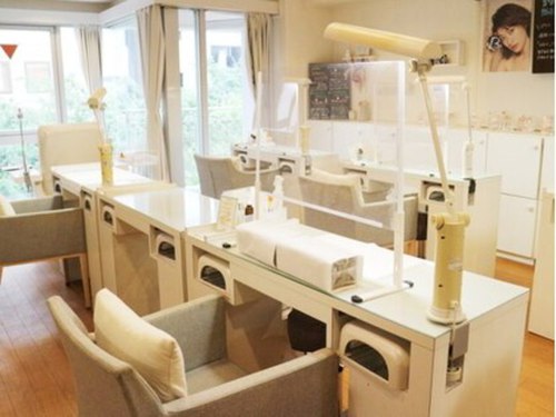 ネイルサロン アビー 宮益坂店(abbie)(東京都渋谷区渋谷1-9-8宮益坂センスビル6F)