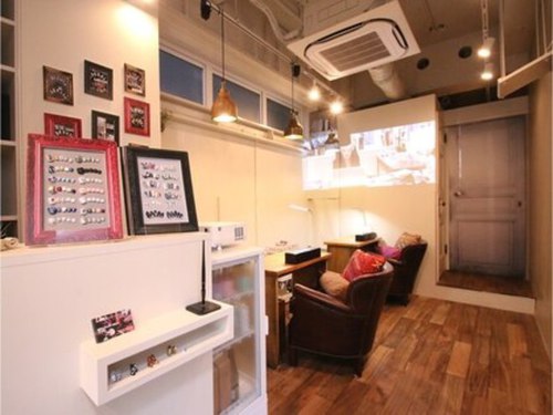 ブラッシュネイルデザイン(東京都渋谷区恵比寿西1-10-8杉山ビル1F)