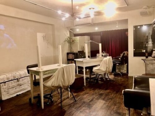 ネイルサロン アバリス(NailSalon AVARICE)(東京都渋谷区神宮前3-15-8シャンブル15206)