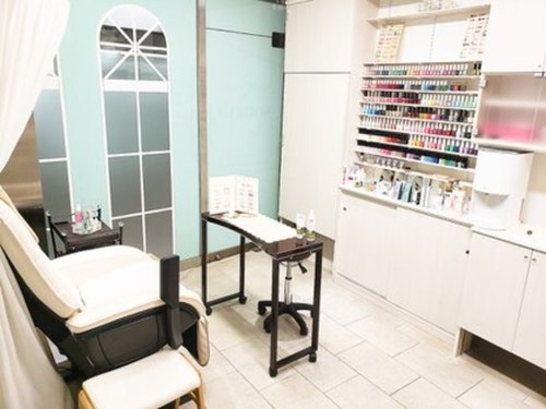ネイルサロンソマリ(Nail salon somali)(東京都渋谷区代々木2-7-8東京南新宿ビル1F)