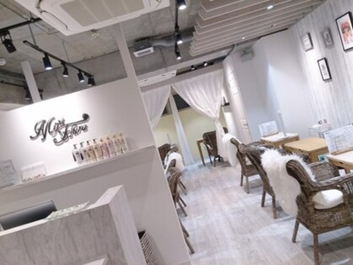 ネイルサロンミハフルーラ 池袋店(Mija Flura)(東京都豊島区池袋2-2-6Palace池袋6階)