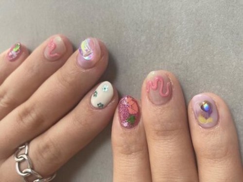 ロジ ネイル(Roji nail)(東京都豊島区池袋2-5-10OZビルディング2F【池袋北池袋目白板橋ネイル】)