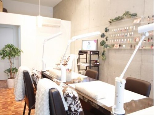 モアネイル つつじヶ丘店(MOAH NAIL)(東京都調布市西つつじケ丘3-32-8プラムガーデン102)