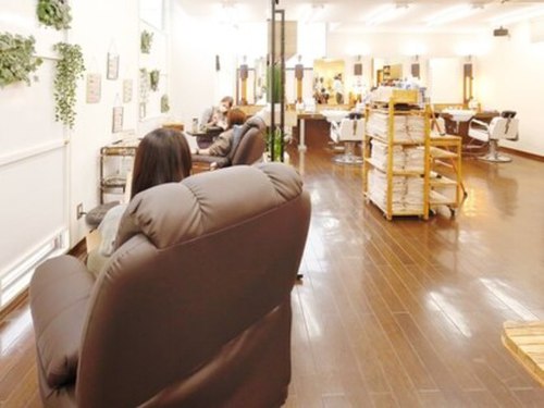 ルアナ 若葉台店(LUANA)(東京都稲城市若葉台2-4-3若葉台新都市センタービル201-A 理容室ANEX+内)