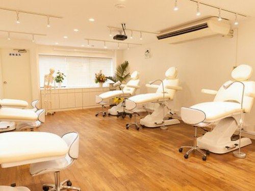 足の専門店 ペディケア 横浜駅店(PEDI CARE)(神奈川県横浜市神奈川区鶴屋町2-22-3 伊藤ビル8階)