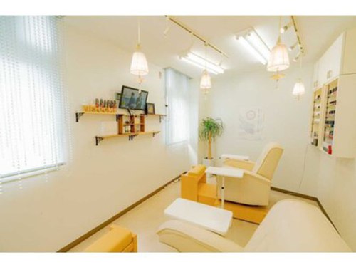 ネイルサロン ヴェリィ 横浜店(NAIL SALON Very)(神奈川県横浜市西区高島2-11-2 スカイメナー横浜2F)