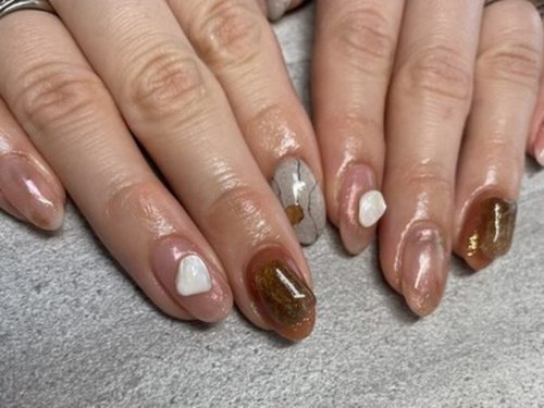 ルアネイル(Lua nail)(神奈川県横浜市中区花咲町1-12-1磯栄ビルプラザ桜木町703)