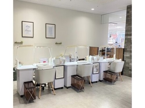 エムアンドエーネイル 横須賀店(M&A NAIL)(神奈川県横須賀市本町2-1-12 コースカベイサイドストアーズ3F)