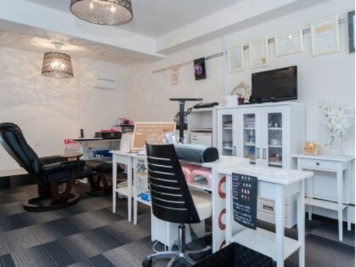 エヌ ネイル サロン Nail Salon N(神奈川県横須賀市米が浜通1‐3KATSUSHICHI.BLD.壱番館1F)