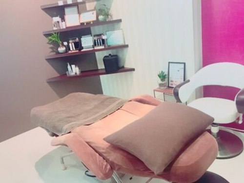 アース ネイルアンドアイラッシュ 小松店(Hair&Make EARTH Nail&Eyelash)(石川県小松市不動島町52)