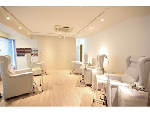 ネイルサロン エムズネイル 福井店(m'snail)(福井県福井市大手2-2-15 HAS2ビル2階)