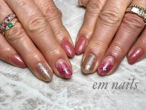 イーエムネイルズ(em nails)(岐阜県多治見市小田町6-35 Fila Alta多治見1B)