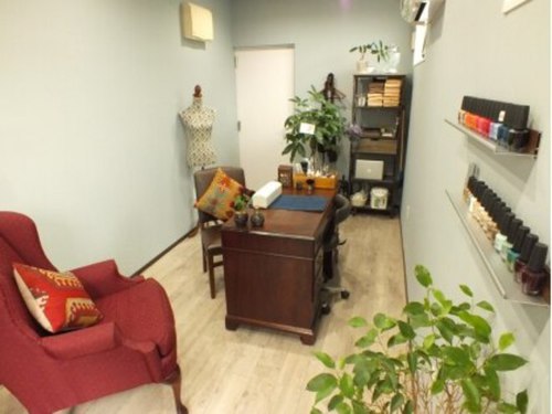 ネイルサロン ヴィバラビダ(Nail Salon viva la vida)(静岡県静岡市駿河区八幡1-2-9レクランプロスペール1F)
