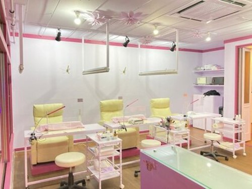 リミズネイル ゴーゴー 名古屋鳴海店(RimisNail GoGo)(愛知県名古屋市緑区鹿山2-27番地 3号室)