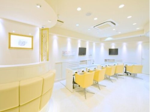 エスフィーネイルサロン ブリーユ(Esfy nailsalon Brille)(愛知県名古屋市熱田区金山町1-3-6 ブリッジビル6F)