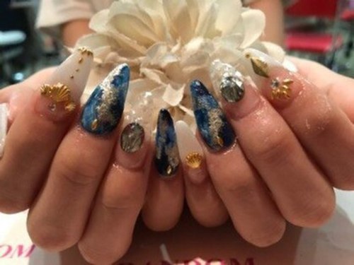 ランダム ネイルアンドビュティー サロン(RANDOM NAIL&BEAUTY SALON)(三重県鈴鹿市白子駅前5-16 2F)