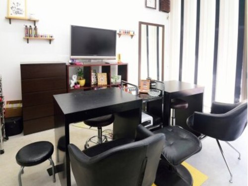サルーン(SALOON Nail&Bodyart Salon)(京都府宇治市木幡御園20-179)