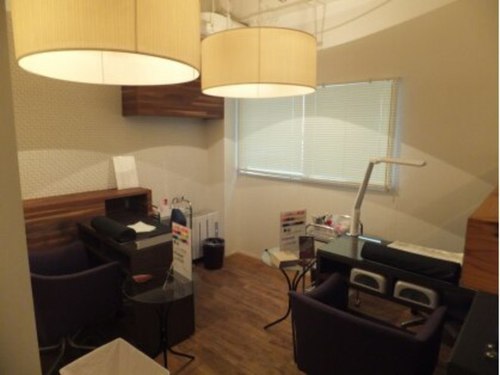 フリーネイル なんば店(free nail)(大阪府大阪市浪速区桜川1-2-23)