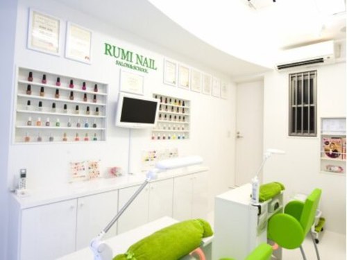 ルミネイル サロンアンドスクール(RUMI NAIL SALON&SCHOOL)(大阪府大阪市住吉区山之内1‐24‐25)