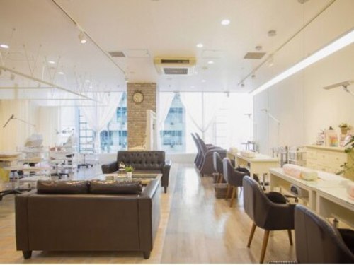 マシェリ 梅田店(macherie)(大阪府大阪市北区梅田1-11-4 大阪駅前第4ビル2F6)