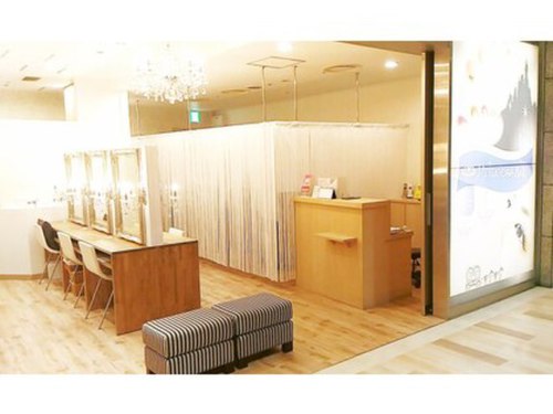 プリンセスアッシュ 阪急三番街店(Princess Ash)(大阪府大阪市北区芝田1-1-3 阪急三番街北館B1)