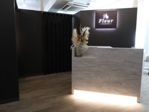 フルール(Fleur)(大阪府大阪市北区梅田2-5-13桜橋第一ビル5F)