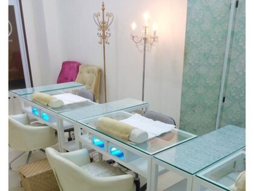 ネイルサロン レーヌ(nail salon Reine)(大阪府大阪市北区芝田2-2-13日生ビル東館106)