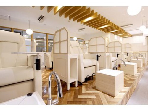ディーバ 心斎橋grace店(Diva)(大阪府大阪市中央区心斎橋筋1-4-10 (ファミリーマート心斎橋清水通店)2階)