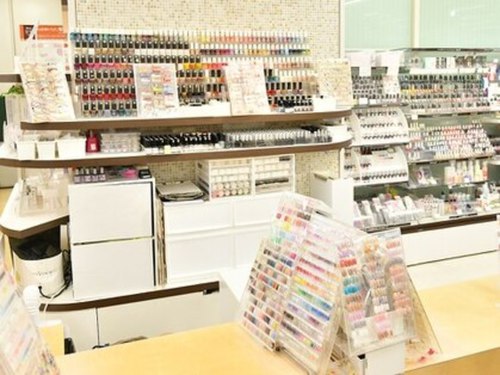 アトラクティブネイルズ江坂店(大阪府吹田市豊津町9-40 東急ハンズ1F)