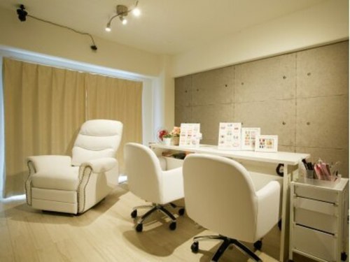 ネイル アンド エステティック フルール(fleur)(大阪府八尾市跡部北の町2-4-38 サンハイツ田中505)
