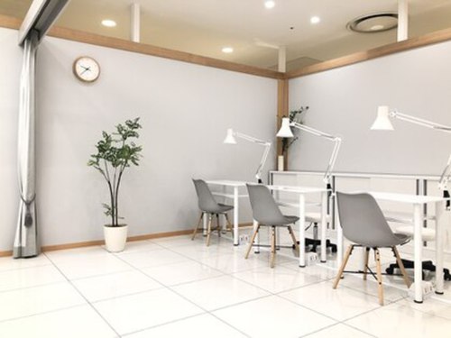 マリーネイルズ 神戸三宮店(MARIE NAILS)(兵庫県神戸市中央区三宮町1-7-2 神戸マルイ4F)