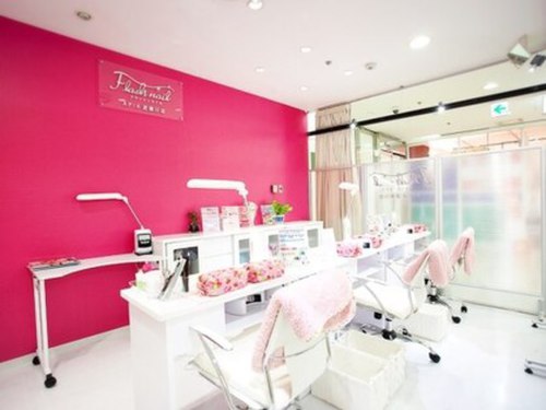 フラッシュネイルアピア逆瀬川店(兵庫県宝塚市逆瀬川1-2-1アピア1 3F)