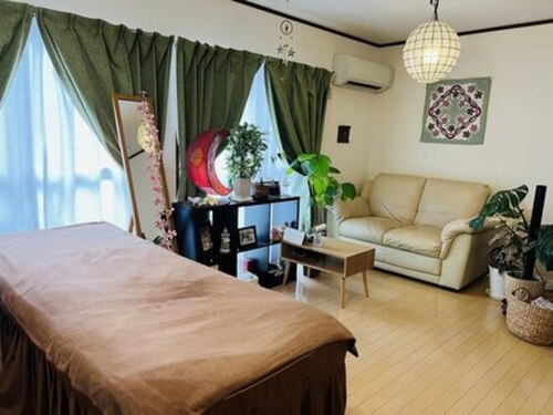 フルオカラニ(Hulu o ka Lani)(愛媛県新居浜市坂井町3-8-45 フレグラン相原A102号室)