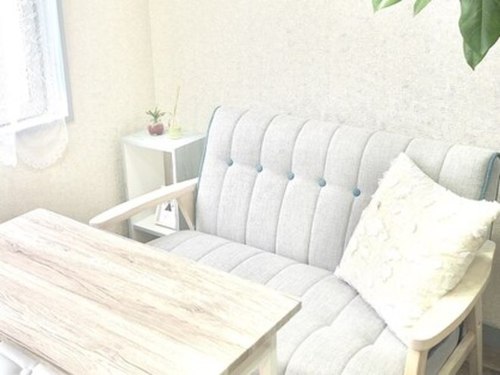 ラビーネイル(Lovvy nail)(福岡県北九州市小倉北区魚町1-1-6魚町パーキングビル203号室)