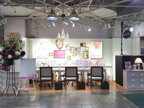 クリスタルネイル ボンベルタ橘店(CRYSTAL NAIL)(宮崎県宮崎市橘通西3-10-32 1F)