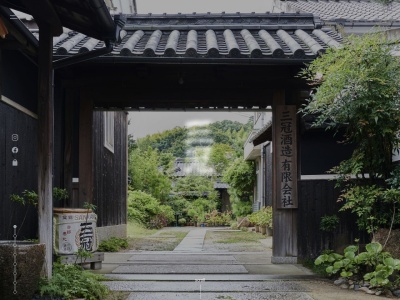 三冠酒造（有）(日本、〒711-0906岡山県倉敷市児島下の町２丁目９−２２)