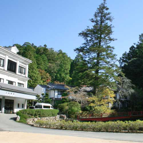 ランキング第8位はクチコミ数「254件」、評価「3.79」で「塩田温泉上山旅館」